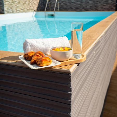 Studio Jacuzzi et piscine au centre ville de Port-Louis Extérieur photo