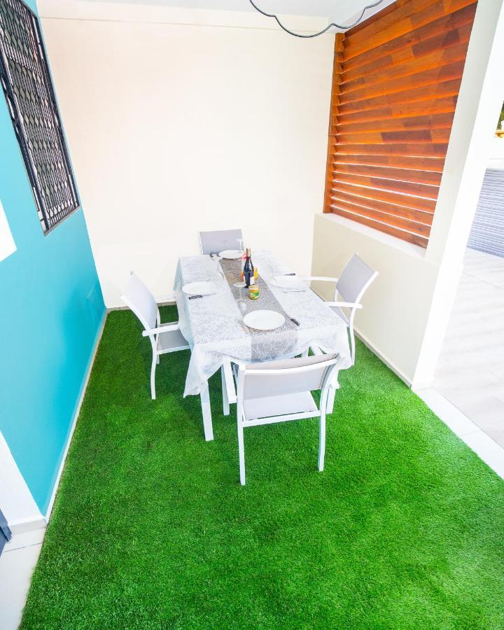 Studio Jacuzzi et piscine au centre ville de Port-Louis Extérieur photo