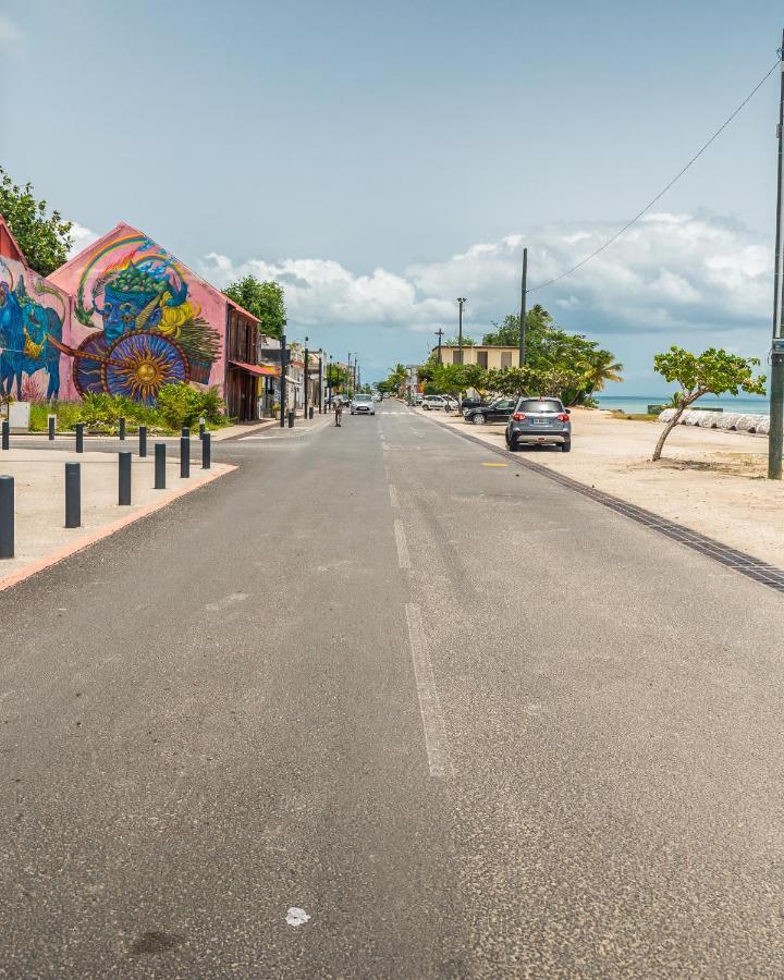 Studio Jacuzzi et piscine au centre ville de Port-Louis Extérieur photo