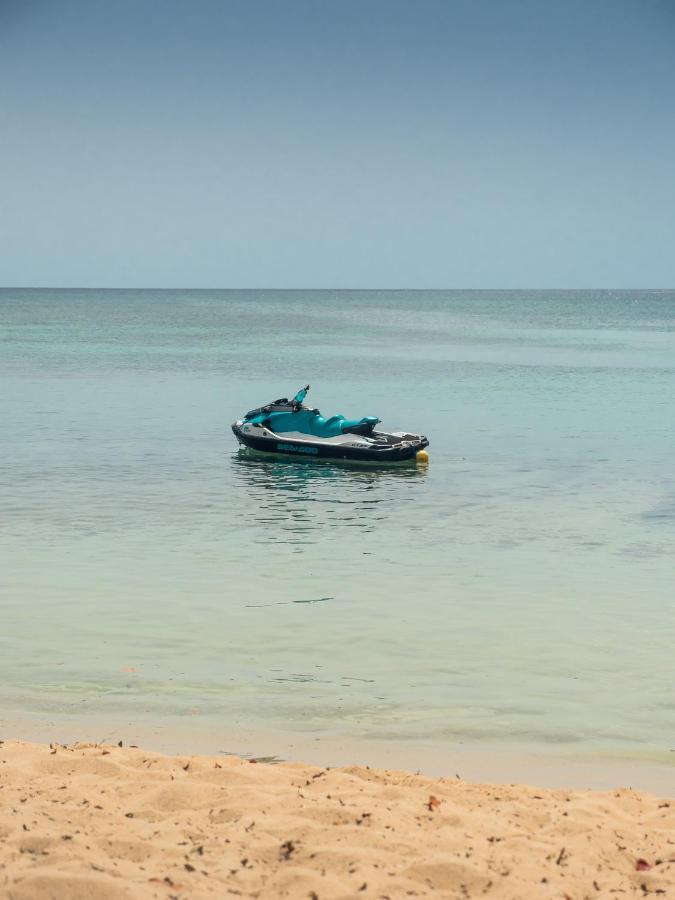 Studio Jacuzzi et piscine au centre ville de Port-Louis Extérieur photo