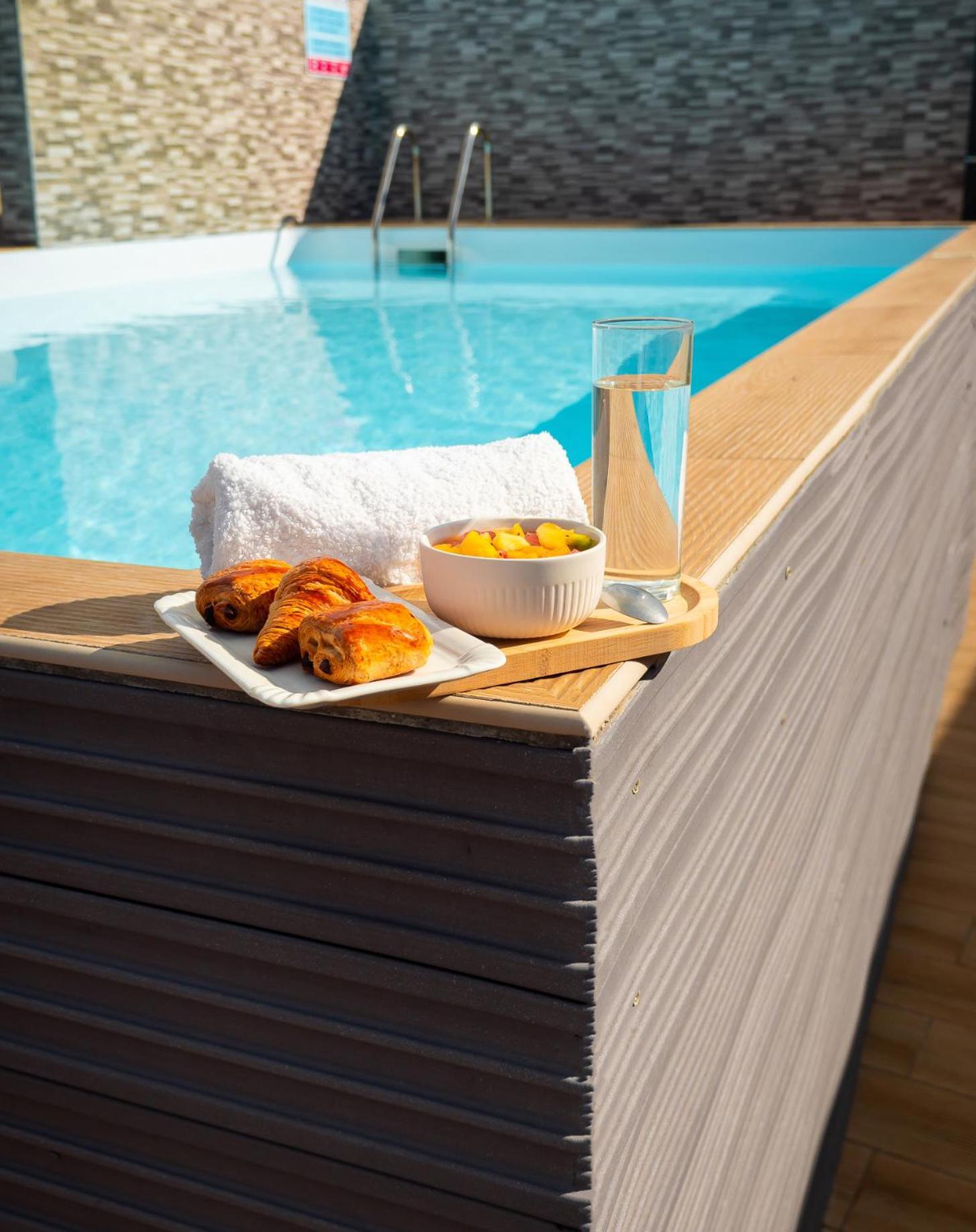 Studio Jacuzzi et piscine au centre ville de Port-Louis Extérieur photo